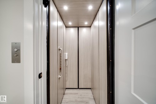 9625 101 Street Nw, Edmonton, AB - Indoor Photo Showing Other Room