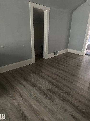 Upstairs - 11618 89 Street Nw, Edmonton, AB - Indoor Photo Showing Other Room