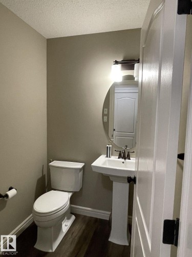 2251 Casey Crescent Sw, Edmonton, AB - Indoor Photo Showing Bathroom