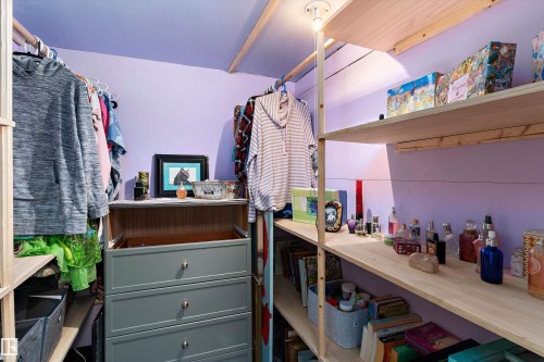 With organizers - 5404 45 Avenue, Wetaskiwin, AB - Indoor With Storage
