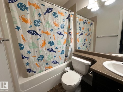 1569 37A Avenue Northwest, Edmonton, AB - Indoor Photo Showing Bathroom