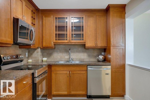 633 Willow Crest Nw, Edmonton, AB - Indoor Photo Showing Kitchen With Double Sink