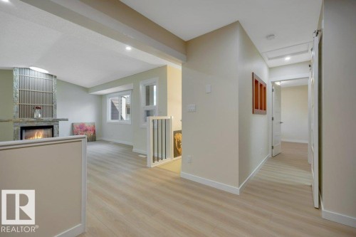 633 Willow Crest Nw, Edmonton, AB - Indoor Photo Showing Other Room