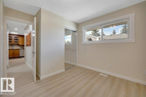 633 Willow Crest Nw, Edmonton, AB - Indoor Photo Showing Other Room