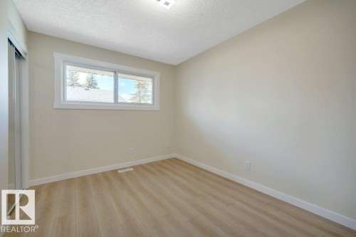 633 Willow Crest Nw, Edmonton, AB - Indoor Photo Showing Other Room