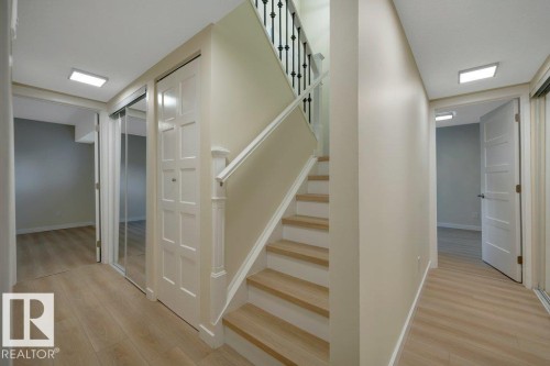 633 Willow Crest Nw, Edmonton, AB - Indoor Photo Showing Other Room