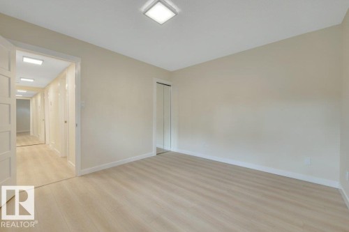 633 Willow Crest Nw, Edmonton, AB - Indoor Photo Showing Other Room
