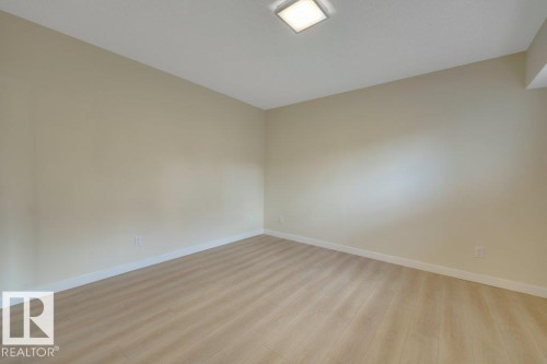 633 Willow Crest Nw, Edmonton, AB - Indoor Photo Showing Other Room