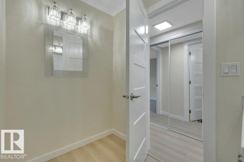 633 Willow Crest Nw, Edmonton, AB - Indoor Photo Showing Other Room