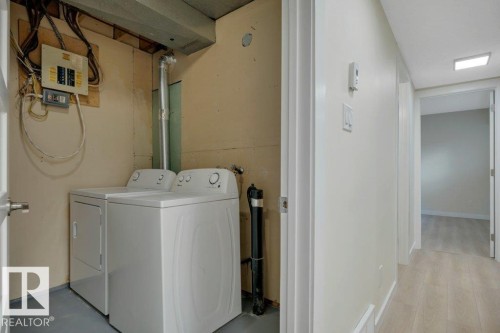 633 Willow Crest Nw, Edmonton, AB - Indoor Photo Showing Laundry Room