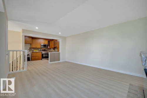 633 Willow Crest Nw, Edmonton, AB - Indoor Photo Showing Other Room