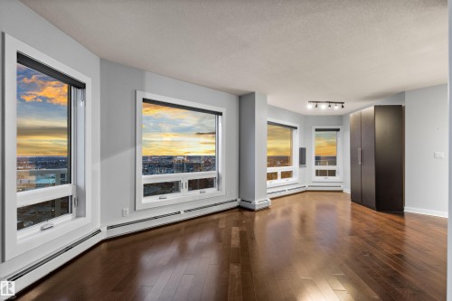 #2401 10152 104 St Nw, Edmonton, AB - Indoor