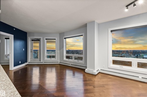 #2401 10152 104 St Nw, Edmonton, AB - Indoor