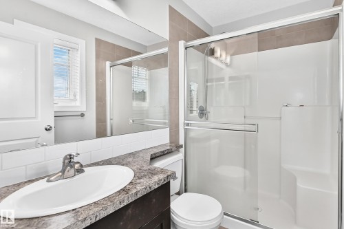 #73 9535 217 St Nw, Edmonton, AB - Indoor Photo Showing Bathroom