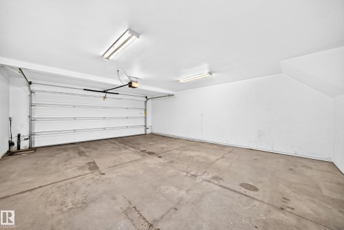 #73 9535 217 St Nw, Edmonton, AB - Indoor Photo Showing Garage