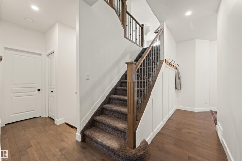 3722 Kidd Crescent Sw, Edmonton, AB - Indoor Photo Showing Other Room