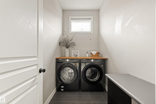 3722 Kidd Crescent Sw, Edmonton, AB - Indoor Photo Showing Laundry Room