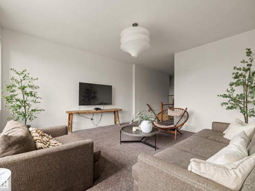 3722 Kidd Crescent Sw, Edmonton, AB - Indoor Photo Showing Living Room