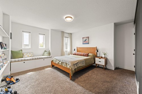 3722 Kidd Crescent Sw, Edmonton, AB - Indoor Photo Showing Bedroom