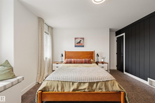 3722 Kidd Crescent Sw, Edmonton, AB - Indoor Photo Showing Bedroom