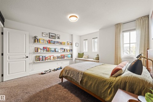 3722 Kidd Crescent Sw, Edmonton, AB - Indoor Photo Showing Bedroom