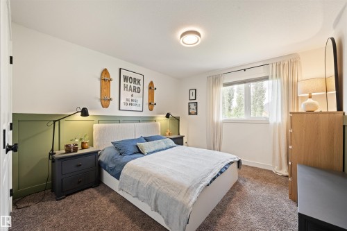 3722 Kidd Crescent Sw, Edmonton, AB - Indoor Photo Showing Bedroom