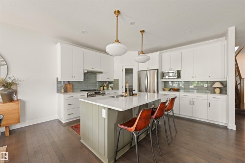 3722 Kidd Crescent Sw, Edmonton, AB - Indoor Photo Showing Kitchen With Stainless Steel Kitchen With Upgraded Kitchen