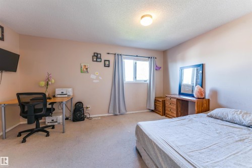Recessed window with natural light - 4609 38A Avenue Nw, Edmonton, AB - Indoor Photo Showing Bedroom