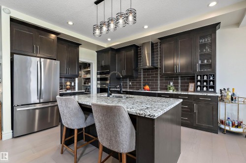 164 Durrand Bend, Fort Saskatchewan, AB - Indoor Photo Showing Kitchen With Upgraded Kitchen