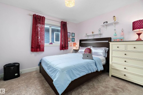 164 Durrand Bend, Fort Saskatchewan, AB - Indoor Photo Showing Bedroom