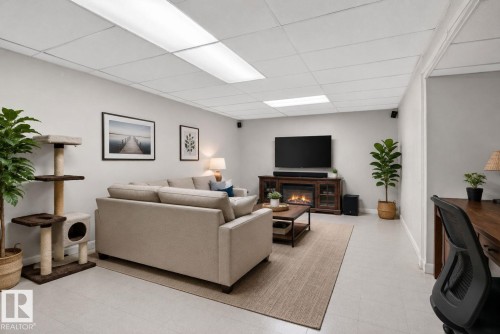 13050 32A Street Nw, Edmonton, AB - Indoor Photo Showing Other Room