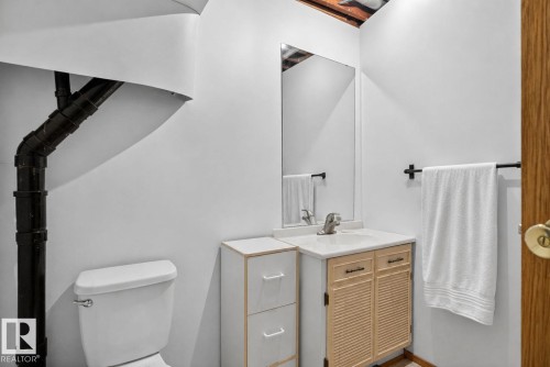 13050 32A Street Nw, Edmonton, AB - Indoor Photo Showing Bathroom