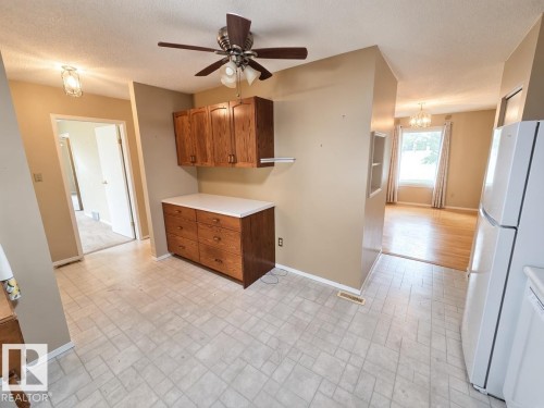 1552 54 Street Nw, Edmonton, AB - Indoor