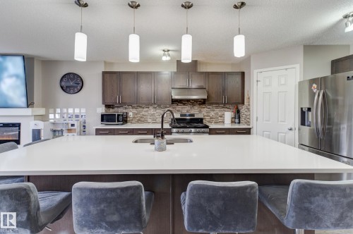 6706 24 Avenue Sw, Edmonton, AB - Indoor Photo Showing Kitchen With Stainless Steel Kitchen With Upgraded Kitchen