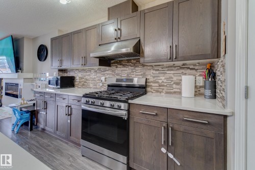 6706 24 Avenue Sw, Edmonton, AB - Indoor Photo Showing Kitchen With Upgraded Kitchen