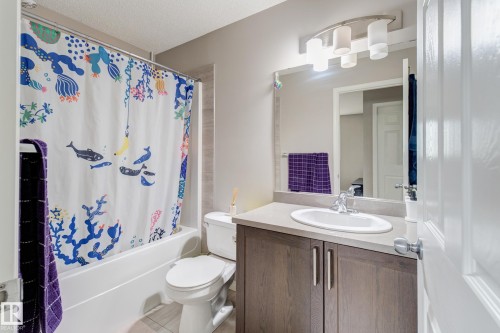 6706 24 Avenue Sw, Edmonton, AB - Indoor Photo Showing Bathroom