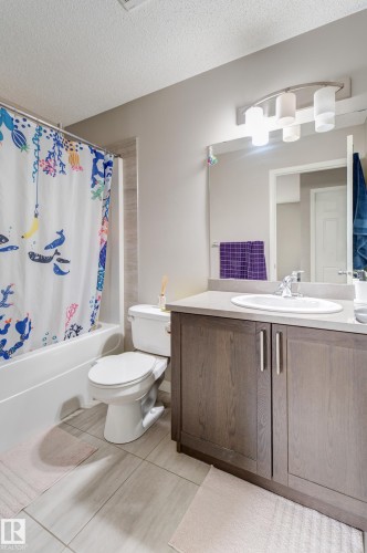 6706 24 Avenue Sw, Edmonton, AB - Indoor Photo Showing Bathroom