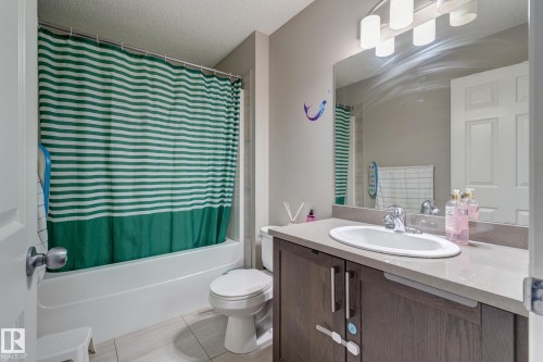 6706 24 Avenue Sw, Edmonton, AB - Indoor Photo Showing Bathroom