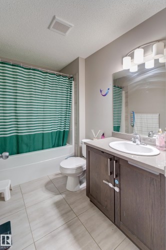 6706 24 Avenue Sw, Edmonton, AB - Indoor Photo Showing Bathroom