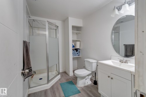 6706 24 Avenue Sw, Edmonton, AB - Indoor Photo Showing Bathroom