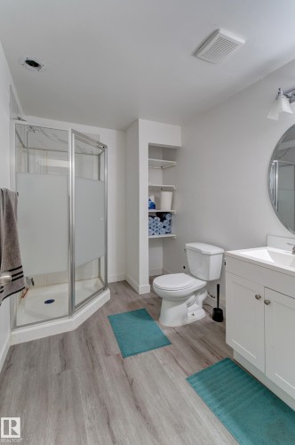 6706 24 Avenue Sw, Edmonton, AB - Indoor Photo Showing Bathroom