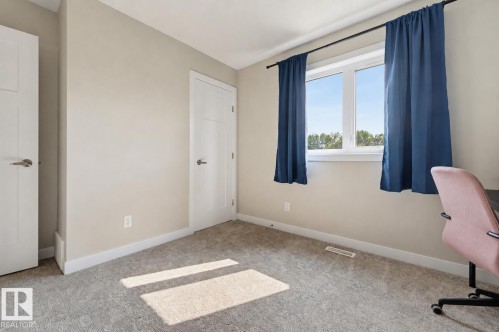 Neutral-toned walls complement the light gray carpet flooring - 12219 93 Street Nw, Edmonton, AB - Indoor