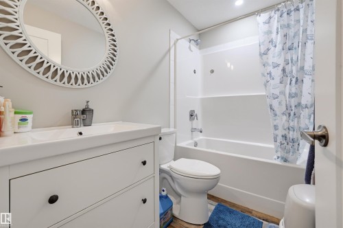 Bathroom - 12219 93 Street Nw, Edmonton, AB - Indoor Photo Showing Bathroom