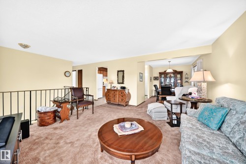 11461 152A Avenue Nw, Edmonton, AB - Indoor Photo Showing Living Room