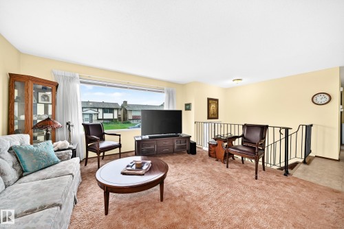 11461 152A Avenue Nw, Edmonton, AB - Indoor Photo Showing Living Room