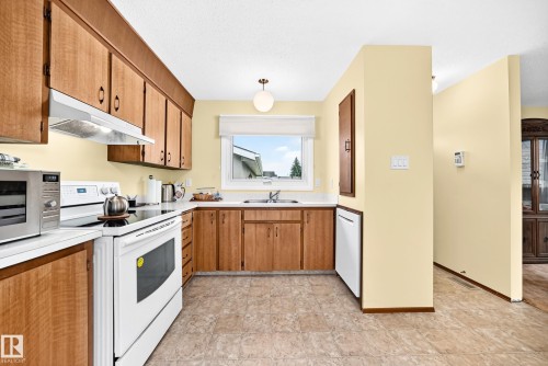 11461 152A Avenue Nw, Edmonton, AB - Indoor Photo Showing Kitchen With Double Sink