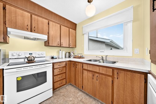 11461 152A Avenue Nw, Edmonton, AB - Indoor Photo Showing Kitchen With Double Sink
