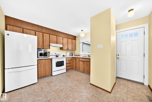 11461 152A Avenue Nw, Edmonton, AB - Indoor Photo Showing Kitchen