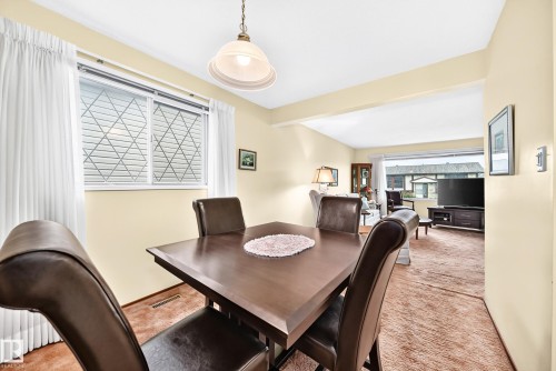 11461 152A Avenue Nw, Edmonton, AB - Indoor Photo Showing Dining Room