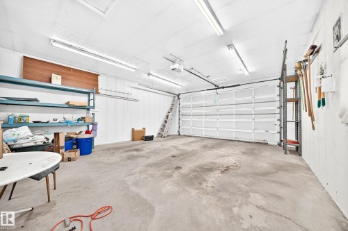 11461 152A Avenue Nw, Edmonton, AB - Indoor Photo Showing Garage
